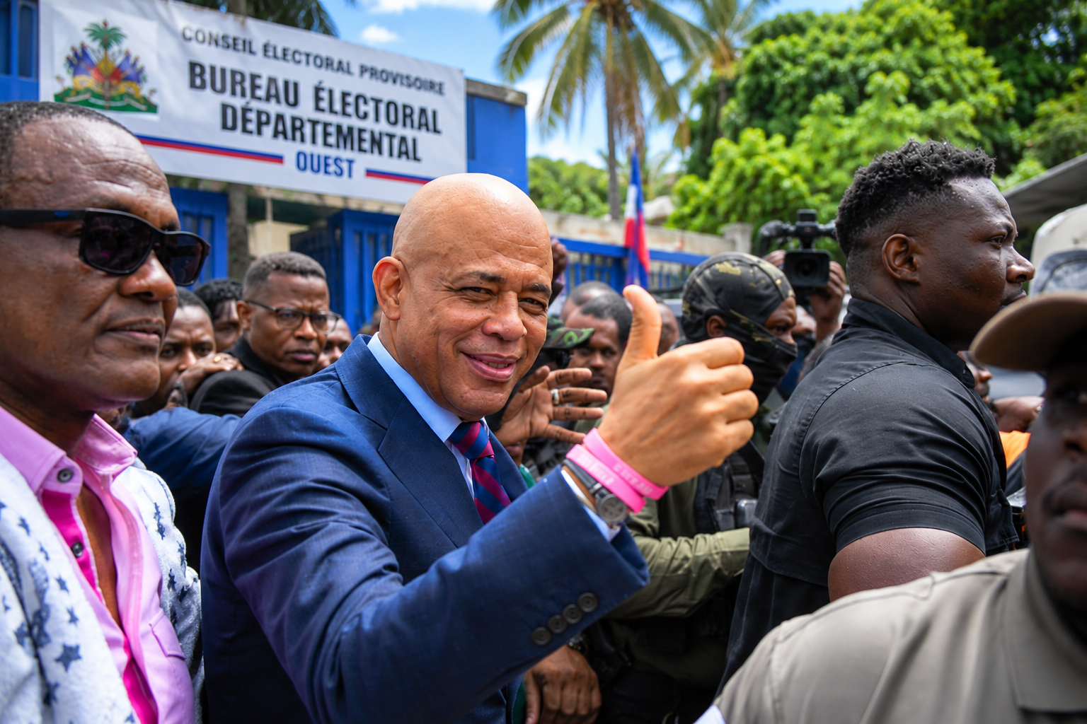 Présidentielle en Haïti : Michel Martelly dépose son dossier au BED de l’Ouest